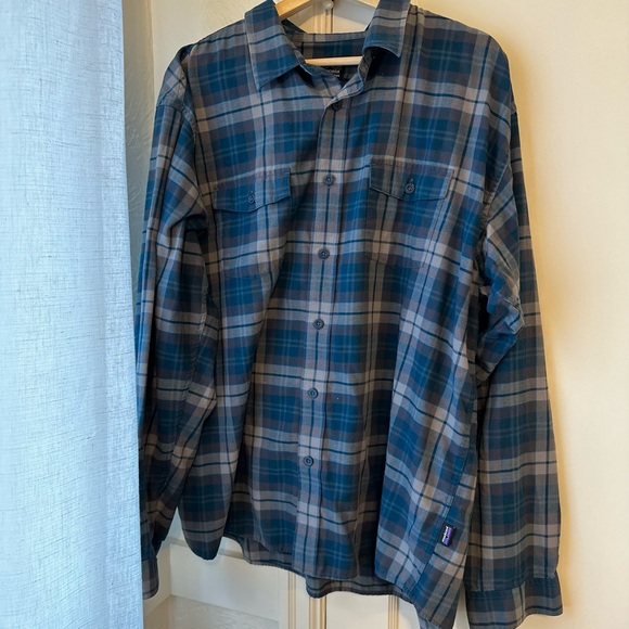Men’s Patagonia Button Down Flannel - Picture 2 of 3